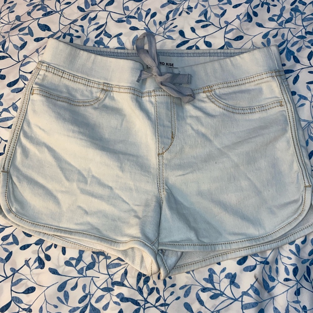 Mid-rise shorts
